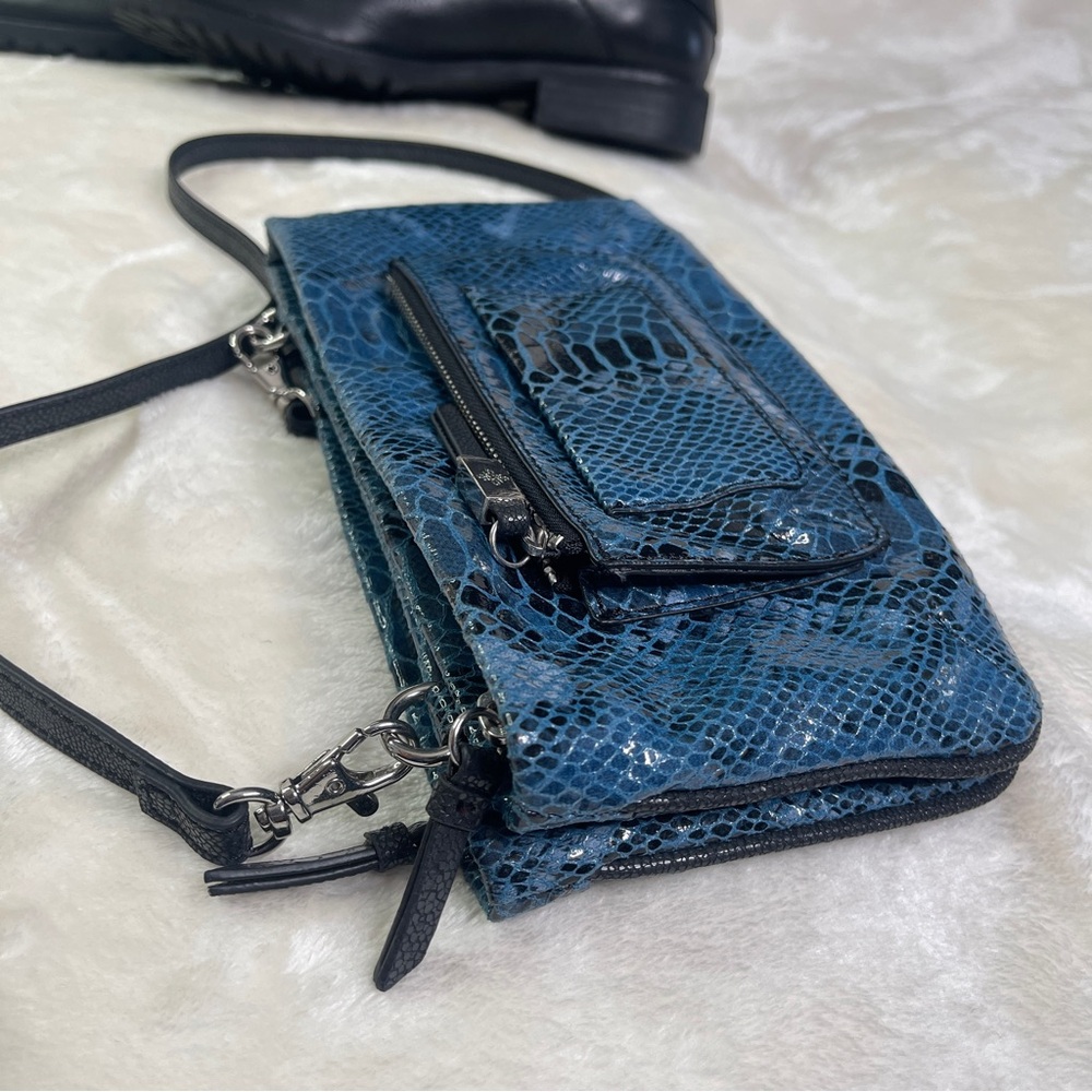 Simply Vera Wang Blue Black Snakeskin Print Crossbody Bag Wallet Purse